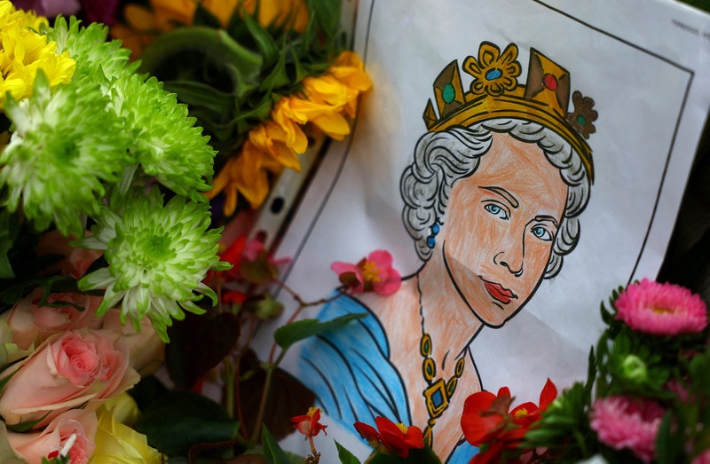 A combination of pictures shows handwritten and drawn tribute messages in respect for Britain's Queen Elizabeth, following her death, at Green Park in London, Britain September 15, 2022.  REUTERS/Kai Pfaffenbach