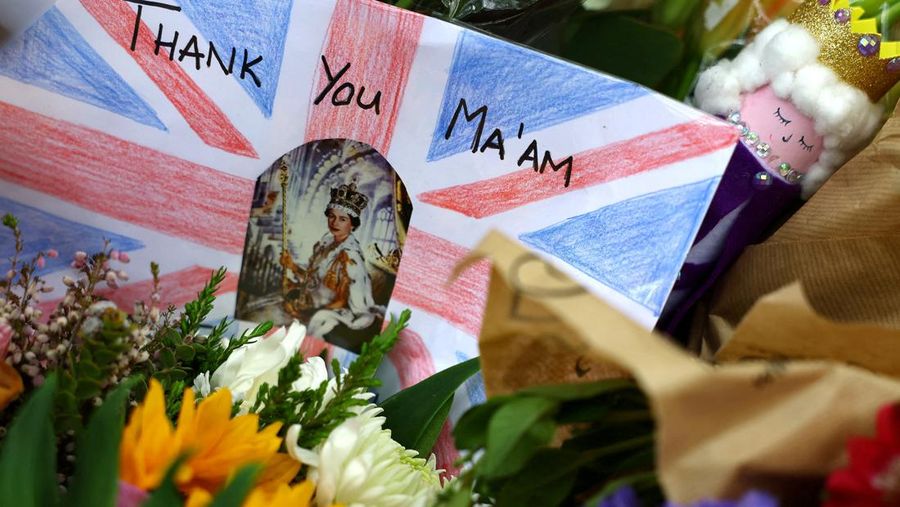 A combination of pictures shows handwritten and drawn tribute messages in respect for Britain's Queen Elizabeth, following her death, at Green Park in London, Britain September 15, 2022.  REUTERS/Kai Pfaffenbach