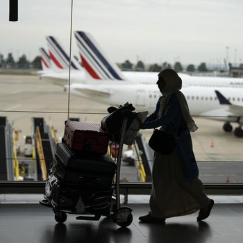 Barang Mahal Semua, Staf Bandara Prancis Mogok Kerja