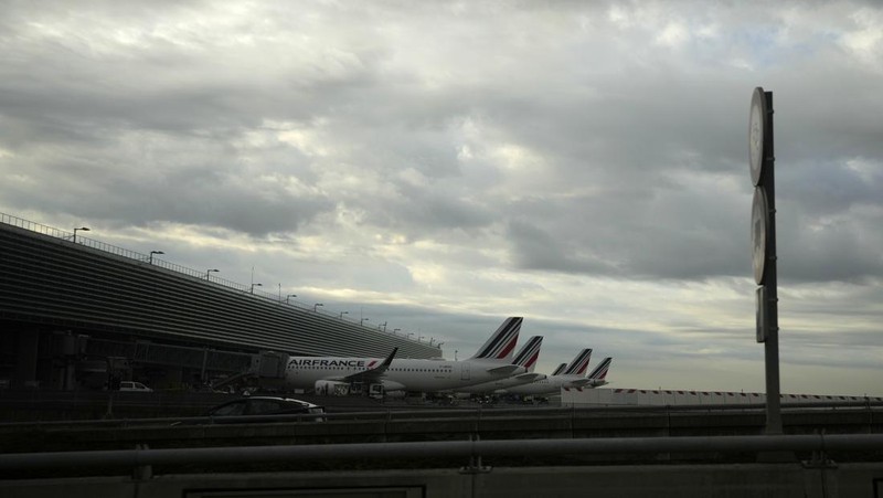 A traveler pulls her trolley Friday, Sept. 16, 2022 at Roissy Charles de Gaulle airport, north of Paris. Many domestic and some international flights were canceled in France Friday as air traffic controllers went on a national strike over pay and recruitment issues. French civil aviation authority DGAC warned that domestic traffic would be 