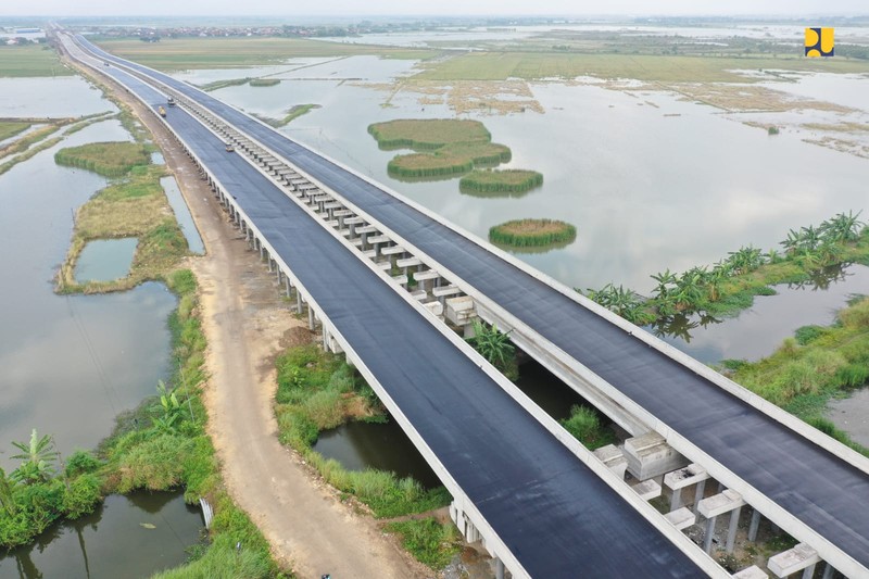 Kementerian Pekerjaan Umum dan Perumahan Rakyat (PUPR) bersama Badan Usaha Jalan Tol (BUJT) terus mempercepat pembangunan sejumlah jalan tol di berbagai daerah dalam rangka meningkatkan konektivitas antar daerah dan meningkatkan perekonomian masyarakat. (Biro Pers PUPR) Kementerian Pekerjaan Umum dan Perumahan Rakyat (PUPR) bersama Badan Usaha Jalan Tol (BUJT) terus mempercepat pembangunan sejumlah jalan tol di berbagai daerah dalam rangka meningkatkan konektivitas antar daerah dan meningkatkan perekonomian masyarakat. (Biro Pers PUPR)