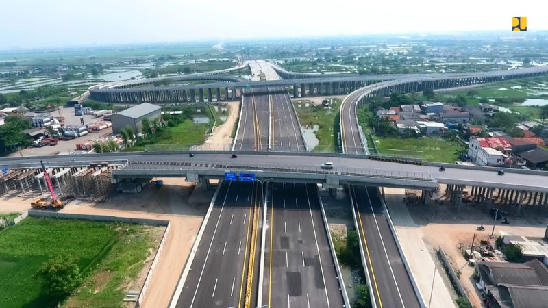 Kementerian Pekerjaan Umum dan Perumahan Rakyat (PUPR) bersama Badan Usaha Jalan Tol (BUJT) terus mempercepat pembangunan sejumlah jalan tol di berbagai daerah dalam rangka meningkatkan konektivitas antar daerah dan meningkatkan perekonomian masyarakat. (Biro Pers PUPR) Kementerian Pekerjaan Umum dan Perumahan Rakyat (PUPR) bersama Badan Usaha Jalan Tol (BUJT) terus mempercepat pembangunan sejumlah jalan tol di berbagai daerah dalam rangka meningkatkan konektivitas antar daerah dan meningkatkan perekonomian masyarakat. (Biro Pers PUPR)