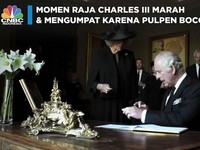 Momen Raja Charles III Marah & Mengumpat karena Pulpen Bocor