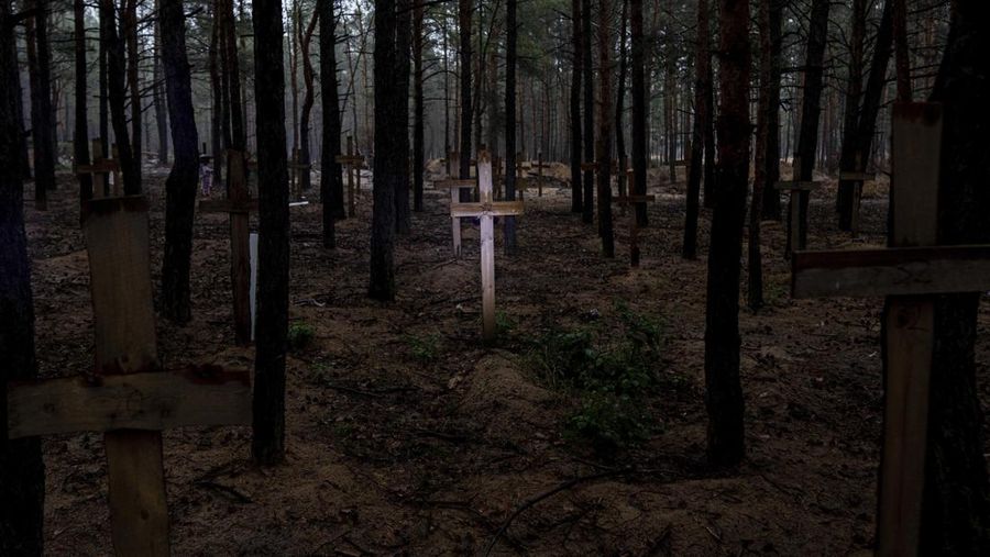 A view of unidentified graves of civilians and Ukrainian soldiers in a cemetery in the recently retaken area of Izium, Ukraine, Thursday, Sept. 15, 2022 who had been killed by Russian forces near the beginning of the war. A mass grave of Ukrainian soldiers and unknown buried civilians was found in the forest of recently recaptured city of Izium. (AP Photo/Evgeniy Maloletka)