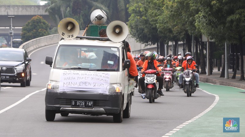 Sejumlah kurir Shopee Express melakukan konvoi usai melakukan aksi unjuk rasa di kawasa Sudirman, Jumat (16/9/2022). (²©²ÊÍøÕ¾/Andrean Kristianto) Sejumlah kurir Shopee Express melakukan konvoi usai melakukan aksi unjuk rasa di kawasa Sudirman, Jumat (16/9/2022). (²©²ÊÍøÕ¾/Andrean Kristianto)