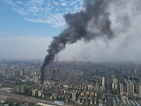 Puluhan Lantai Gedung Pencakar Langit China Hangus Terbakar
