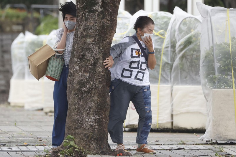 Prakiraan Badan Meteorologi Jepang mengadakan konferensi pers tentang Topan Nanmadol di Tokyo pada 17 September 2022. (AFP/STR) Prakiraan Badan Meteorologi Jepang mengadakan konferensi pers tentang Topan Nanmadol di Tokyo pada 17 September 2022. (AFP/STR)