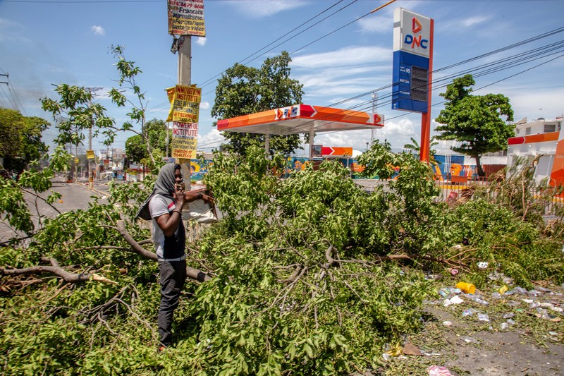 Ribuan orang di Haiti mengalami krisis air bersih akibat gangguan distribusi yang dipicu protes kenaikan bahan bakar minyak (BBM) dan gas yang sudah berlangsung selama beberapa hari belakangan ini. (Anadolu Agency via Getty Images)