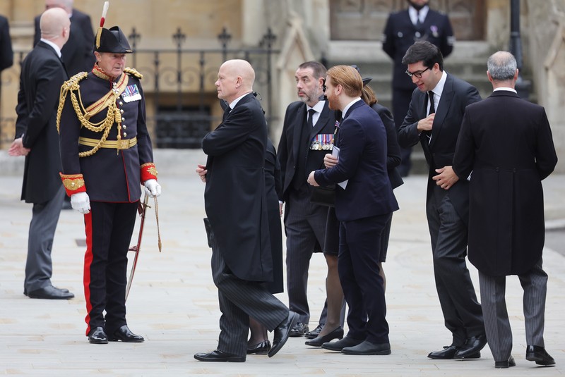 Para tamu dan pejabat mulai menempati tempat mereka menjelang pemakaman kenegaraan dan penguburan Ratu Elizabeth II di Westminster Abbey pada 19 September 2022 di London, Inggris. (Getty Images/WPA Pool)