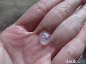 Hujan Es Landa Kota Medan, BMKG Ungkap Suhu Turun Drastis