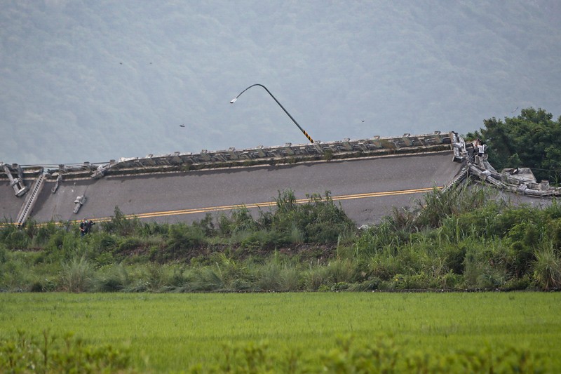 Jembatan di Taiwan Ambruk Digoyang Gempa M 7,2. (NurPhoto via Getty Images) Jembatan di Taiwan Ambruk Digoyang Gempa M 7,2. (NurPhoto via Getty Images)