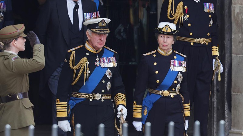 Rangkaian prosesi upacara pemakaman kenegaraan Ratu Elizabeth II pada Senin (19/9) telah dimulai.  Getty Images/Chip Somodevilla)