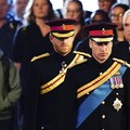 Harry Sedih, Logo Ratu Elizabeth II Dicopot dari Seragamnya