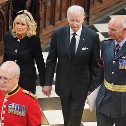 Jangan Kaget! Joe Biden ke SPBU, Minta Harga BBM AS Turun