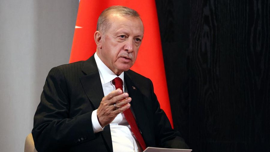 Presiden Turki Tayyip Erdogan menghadiri pertemuan dengan Presiden Rusia Vladimir Putin di sela-sela KTT Organisasi Kerjasama Shanghai (SCO) di Samarkand, Uzbekistan 16 September 2022. (via REUTERS/SPUTNIK)