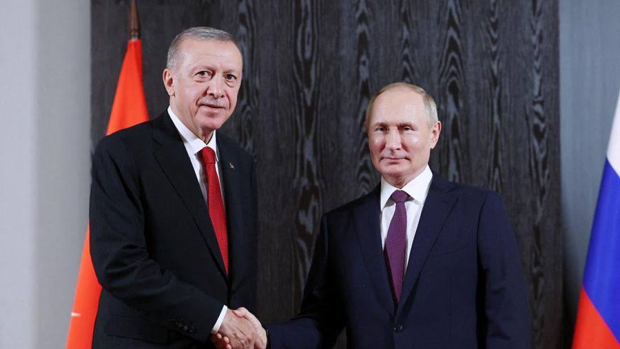 Presiden Turki Tayyip Erdogan menghadiri pertemuan dengan Presiden Rusia Vladimir Putin di sela-sela KTT Organisasi Kerjasama Shanghai (SCO) di Samarkand, Uzbekistan 16 September 2022. (via REUTERS/SPUTNIK)
