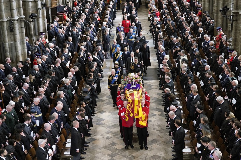 Rangkaian prosesi upacara pemakaman kenegaraan Ratu Elizabeth II pada Senin (19/9) telah dimulai.  Getty Images/Chip Somodevilla)