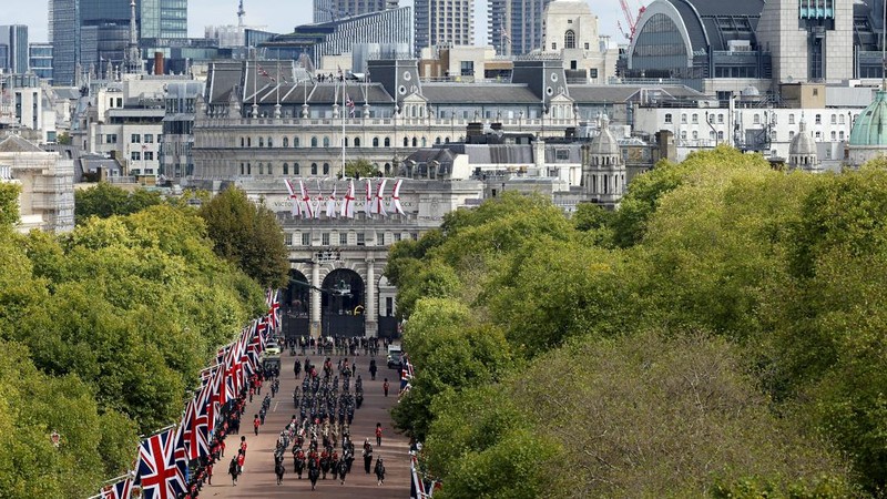 Rangkaian prosesi upacara pemakaman kenegaraan Ratu Elizabeth II pada Senin (19/9) telah dimulai.  Getty Images/Chip Somodevilla)