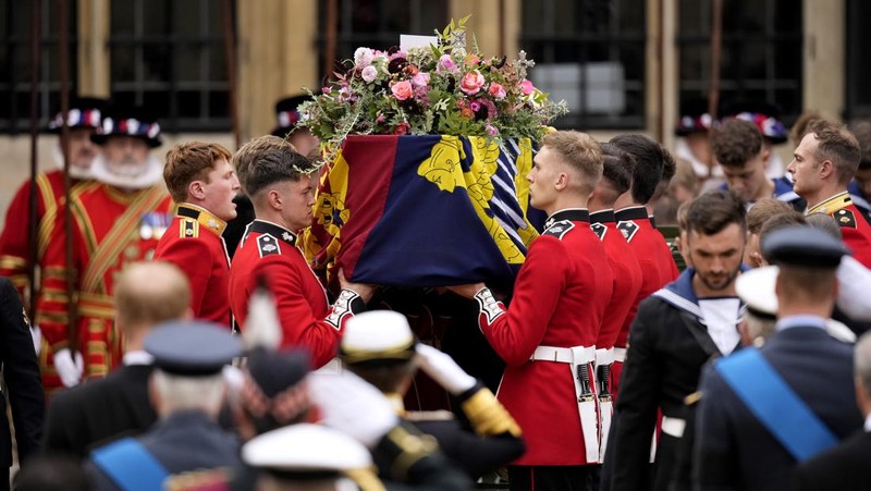 Rangkaian prosesi upacara pemakaman kenegaraan Ratu Elizabeth II pada Senin (19/9) telah dimulai. (Getty Images/Christopher Furlong)