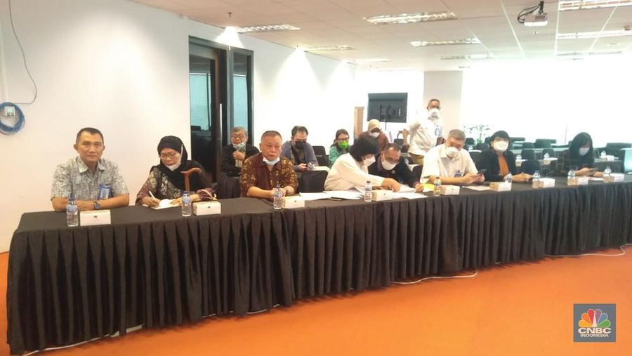 Suasana pertemuan nasabah wanaartha dengan OJK (վ/Romys Binekasri)