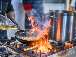 Jangan Asal! Ini 5 Perbedaan Hasil Masakan dengan Api Besar dan Kecil