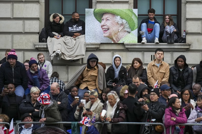 Rangkaian prosesi upacara pemakaman kenegaraan Ratu Elizabeth II pada Senin (19/9) telah dimulai.  Getty Images/Chip Somodevilla)