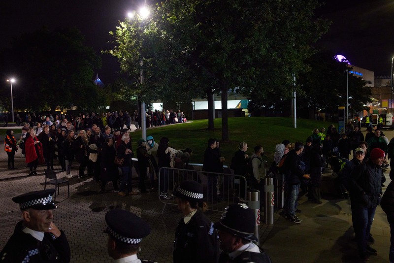 Warga Inggris tidur dijalan berkumpul untuk menghadiri pemakaman Ratu Elizabeth II di Whitehall di London, Inggris. (Getty Images/Alex McBride) Warga Inggris tidur dijalan berkumpul untuk menghadiri pemakaman Ratu Elizabeth II di Whitehall di London, Inggris. (Getty Images/Alex McBride)