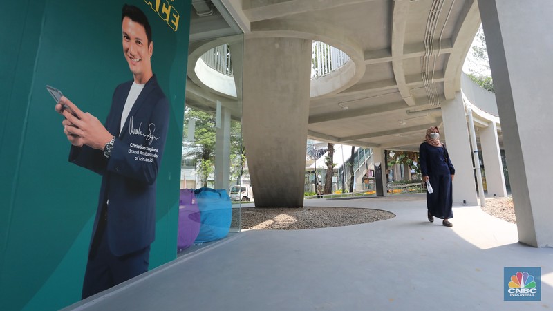 Warga membaca buku di Taman Literasi Martha Christina Tiahahu di kawasan Blok M, Jakarta Selatan, Senin (19/9/2022). Taman Literasi Martha Christina Tiahahu yang dahukunya kumuh kini telah direvitalisasi. (CNBC Indonesia/Andrean Kristianto) Warga membaca buku di Taman Literasi Martha Christina Tiahahu di kawasan Blok M, Jakarta Selatan, Senin (19/9/2022). Taman Literasi Martha Christina Tiahahu yang dahukunya kumuh kini telah direvitalisasi. (CNBC Indonesia/Andrean Kristianto)
