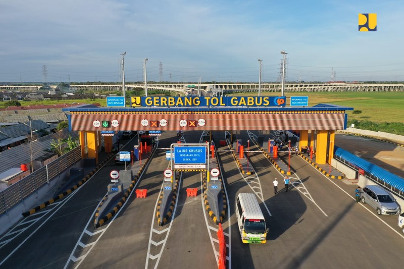 Presiden Joko Widodo didampingi Menteri Pekerjaan Umum dan Perumahan Rakyat (PUPR) Basuki Hadimuljono meresmikan dua ruas jalan tol pada Kawasan Jabodetabek yaitu ruas Cibitung-Cilincing (Jakarta Outer Ring Road/2) dan ruas Serpong-Balaraja Seksi 1A (JORR 3) di Gerbang Tol Gabus, Kabupaten Bekasi, Jawa Barat, Selasa (20/9/2022). (Dok: Biro Pers Sekretariat Presiden)