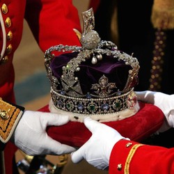 10 Mahkota Kerajaan Termahal Dunia, Ada Punya Ratu Elizabeth