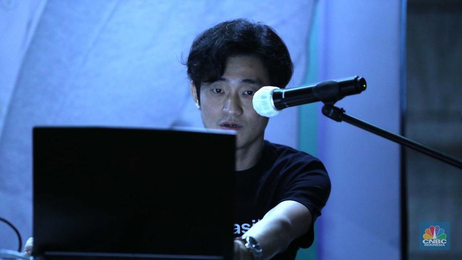 Om Ben (Professional Trader, Co- Founder Para Pencari Cuan) di Auditortium Menara Bank Mega, Jakarta Selatan, Selasa (20/9/2022). (CNBC Indonesia/Tri Susilo)