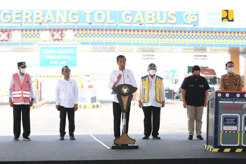 Presiden Joko Widodo didampingi Menteri Pekerjaan Umum dan Perumahan Rakyat (PUPR) Basuki Hadimuljono meresmikan dua ruas jalan tol pada Kawasan Jabodetabek yaitu ruas Cibitung-Cilincing (Jakarta Outer Ring Road/2) dan ruas Serpong-Balaraja Seksi 1A (JORR 3) di Gerbang Tol Gabus, Kabupaten Bekasi, Jawa Barat, Selasa (20/9/2022). (Dok: Biro Pers Sekretariat Presiden) Presiden Joko Widodo didampingi Menteri Pekerjaan Umum dan Perumahan Rakyat (PUPR) Basuki Hadimuljono meresmikan dua ruas jalan tol pada Kawasan Jabodetabek yaitu ruas Cibitung-Cilincing (Jakarta Outer Ring Road/2) dan ruas Serpong-Balaraja Seksi 1A (JORR 3) di Gerbang Tol Gabus, Kabupaten Bekasi, Jawa Barat, Selasa (20/9/2022). (Dok: Biro Pers Sekretariat Presiden)