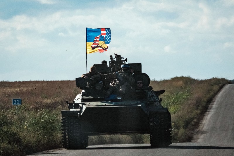 Ukraina mulai melaporkan kembali kemenangan atas Rusia di wilayah terdepan perang bagian Timur. (via REUTERS/UKRAINIAN PRESIDENTIAL PRESS SER)