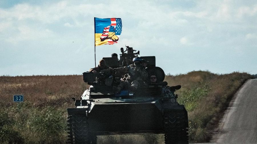 Ukraina mulai melaporkan kembali kemenangan atas Rusia di wilayah terdepan perang bagian Timur. (AFP via Getty Images/YASUYOSHI CHIBA)