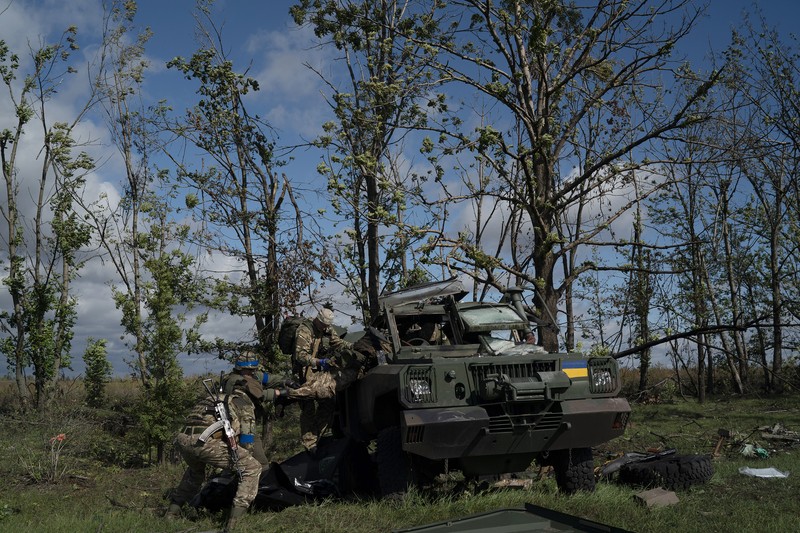Ukraina mulai melaporkan kembali kemenangan atas Rusia di wilayah terdepan perang bagian Timur. (via REUTERS/UKRAINIAN PRESIDENTIAL PRESS SER) Ukraina mulai melaporkan kembali kemenangan atas Rusia di wilayah terdepan perang bagian Timur. (via REUTERS/UKRAINIAN PRESIDENTIAL PRESS SER)