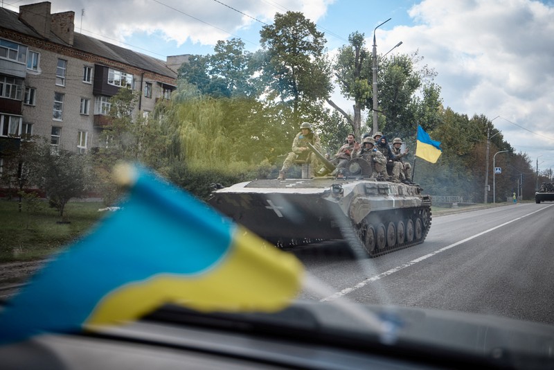 Ukraina mulai melaporkan kembali kemenangan atas Rusia di wilayah terdepan perang bagian Timur. (via REUTERS/UKRAINIAN PRESIDENTIAL PRESS SER)