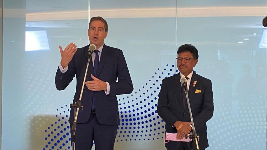 Menteri Kominfo Johnny Plate dan Menteri Perdagangan Luar Negeri Perancis Olivier Becht
