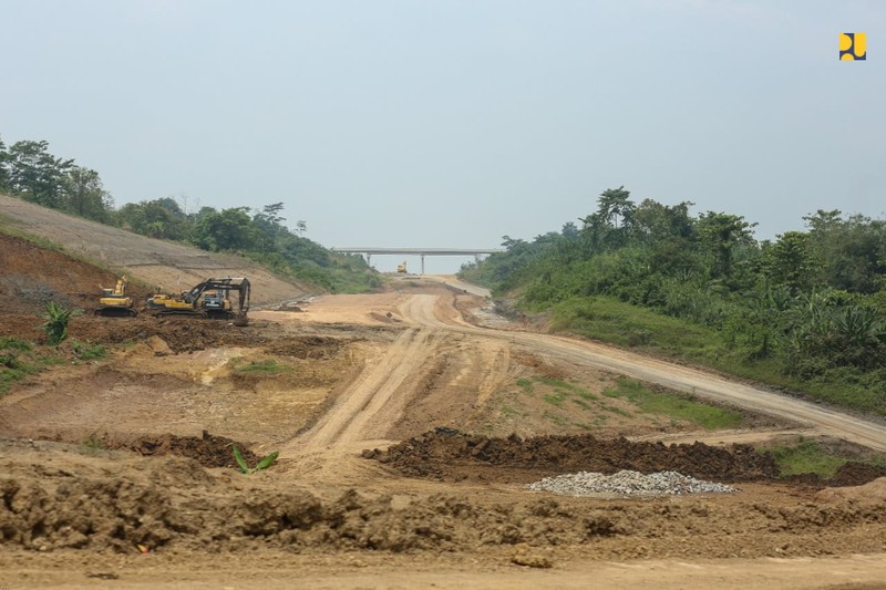 Menteri Pekerjaan Umum dan Perumahan Rakyat (PUPR) Basuki Hadimuljono meninjau progres pembangunan Jalan Tol Jakarta-Cikampek (Japek) II Selatan yang menghubungkan Tol Jakarta Outer Ring Road (JORR) 1, JORR 2 dan Tol Purwakarta-Bandung-Cileunyi (Purbaleunyi) di Jawa Barat, Selasa (20/9/2022). (Dok: PUPR) Menteri Pekerjaan Umum dan Perumahan Rakyat (PUPR) Basuki Hadimuljono meninjau progres pembangunan Jalan Tol Jakarta-Cikampek (Japek) II Selatan yang menghubungkan Tol Jakarta Outer Ring Road (JORR) 1, JORR 2 dan Tol Purwakarta-Bandung-Cileunyi (Purbaleunyi) di Jawa Barat, Selasa (20/9/2022). (Dok: PUPR)