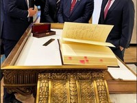 Mantap! Luhut Buka Perdagangan di New York Stock Exchange