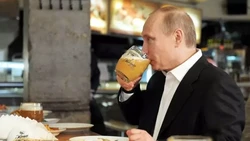 Doyan Porsi Besar! Ini 7 Kebiasaan Makan Vladimir Putin yang Unik