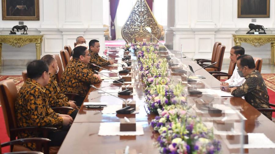Presiden Joko Widodo menerima anggota Badan Pengawas Pemilihan Umum (Bawaslu) RI periode 2022-2027 di Istana Merdeka, Jakarta, pada Kamis, 22 September 2022. (Dok: Biro Pers Sekretariat Presiden)