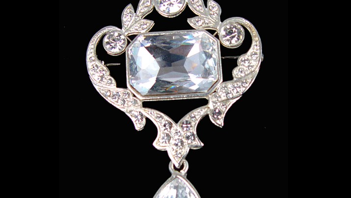 Liontin Bros adalah rumah bagi dua berlian Cullinan, yaitu potongan zamrud Cullinan VI dan potongan marmer Cullinan VIII yang elegan. (Dok: Cape Town Diamond Museum)