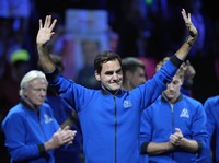 Roger Federer Menangis Terharu, Pamit dari Tenis