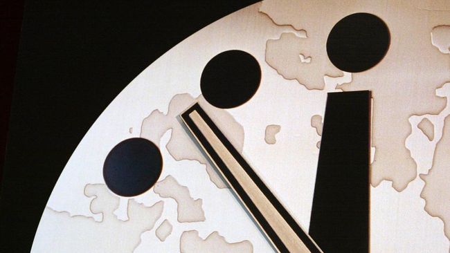 ‘Doomsday Clock’ Almost Midnight, Earth on the Brink of Destruction