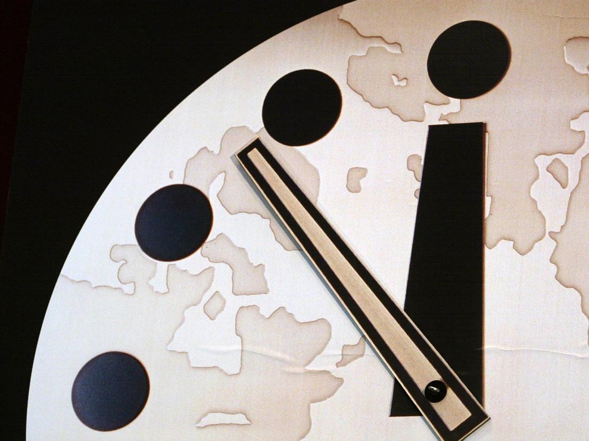 Jam Kiamat Maju, Dunia Terancam Perang Nuklir, Krisis Iklim, dan AI