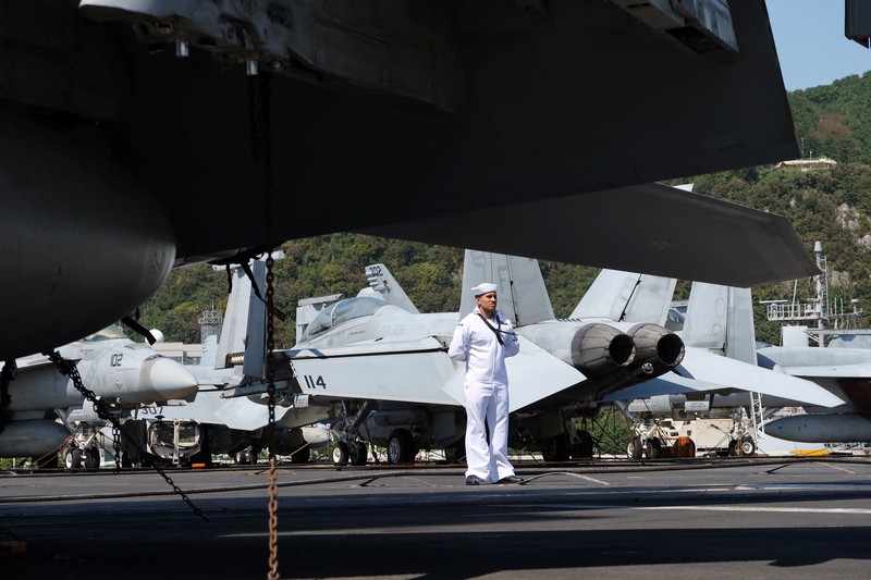 Kapal induk Angkatan Laut AS USS Ronald Reagan berlabuh di sebuah pelabuhan di Busan, Korea Selatan Kapal induk Angkatan Laut AS USS Ronald Reagan berlabuh di sebuah pelabuhan di Busan, Korea Selatan, Jumat (23/9/2022). (REUTERS/Daewoung Kim)