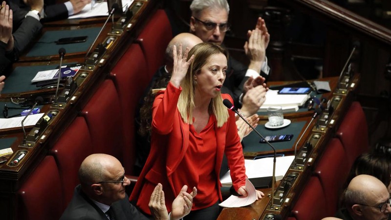 Leader of Brothers of Italy Giorgia Meloni holds a sign at the party's election night headquarters, in Rome, Italy September 26, 2022. REUTERS/Guglielmo Mangiapane     TPX IMAGES OF THE DAY