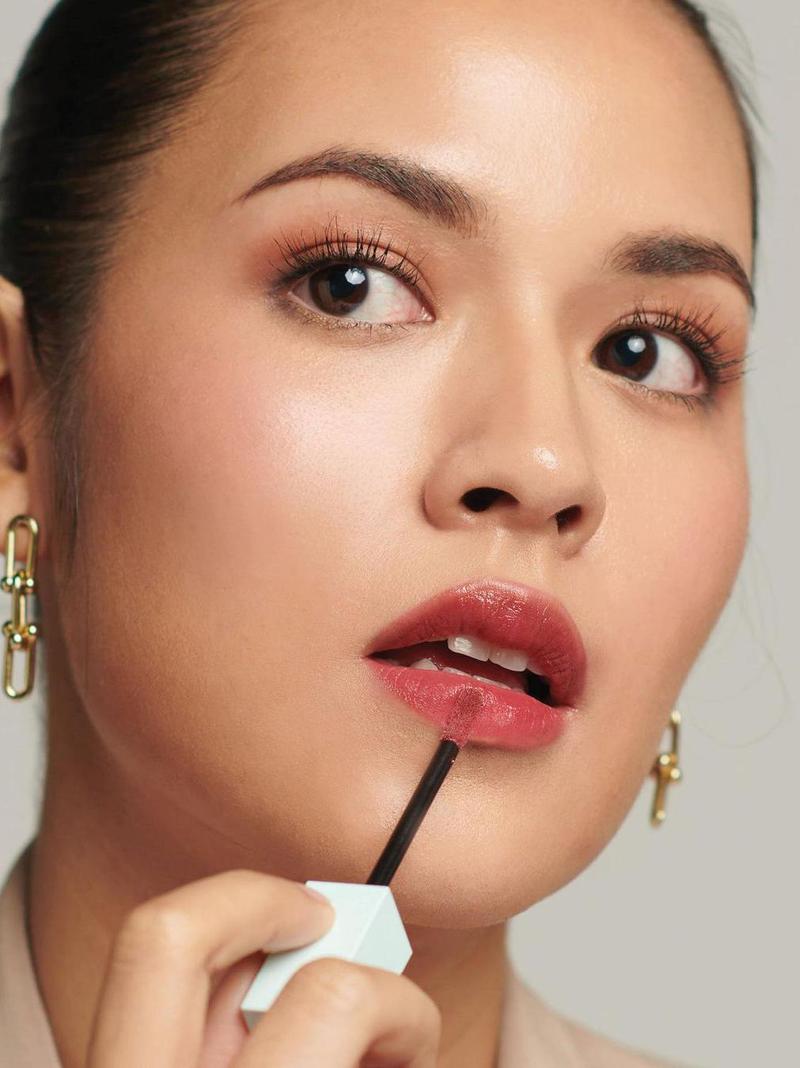 Lip Tint Vs. Lip Stain Vs. Lip Oil, Apa Bedanya?
