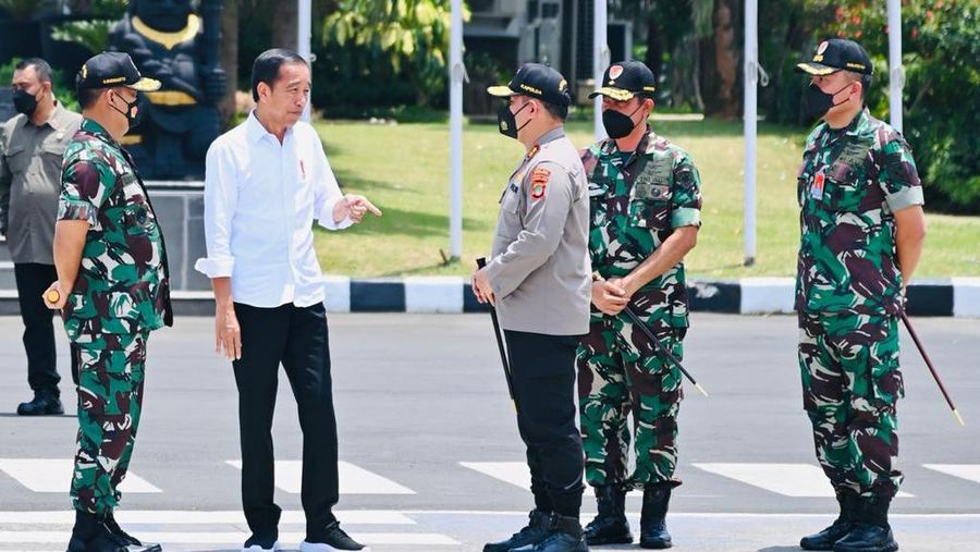 Presiden Joko Widodo melakukan kunjungan kerja ke Provinsi Sulawesi Tenggara pada Senin, 26 September 2022. Dengan menggunakan pesawat Boeing 737-400 TNI AU, Presiden dan rombongan lepas landas dari Bandar Udara Halim Perdanakusuma, Jakarta, sekitar pukul 12.00 WIB. (Foto: Laily Rachev - Biro Pers Sekretariat Presiden)