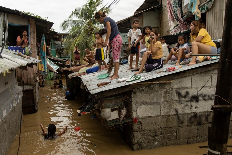Foto udara banjir usai Topan Super Noru menerjang kawasan San Miguel, provinsi Bulacan, Filipina, Senin (26/9/2022) Topan Noru ini telah diklasifikasikan sebagai topan kategori 3 setelah kecepatan angin itu meningkat menjadi 185 km per jam dari 120 kpj pada Sabtu malam. (REUTERS/Adrian Portugal)